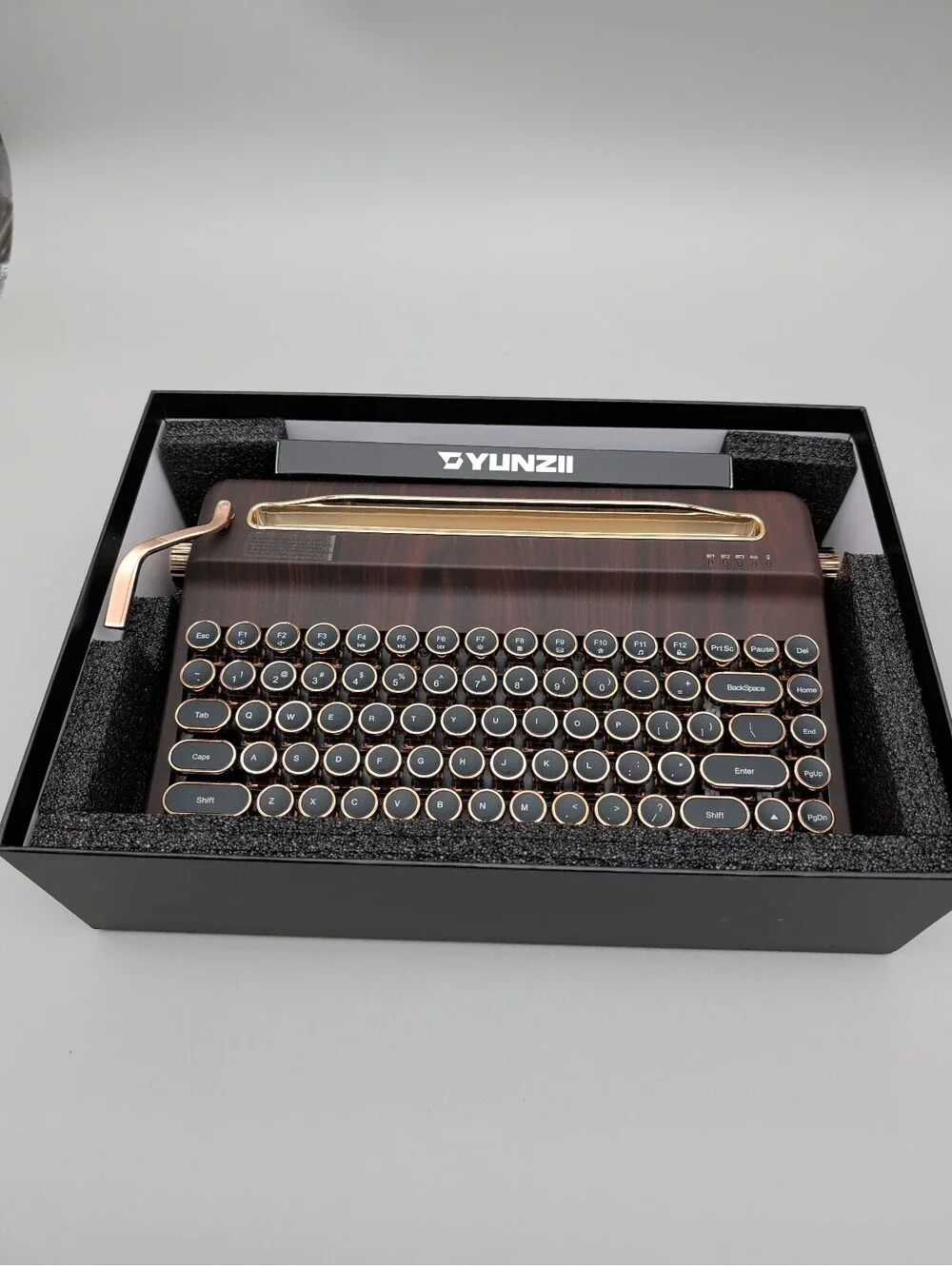 YunZii Retro Mechanical Bluetooth Keyboard with Wood Finish and Round Keycaps